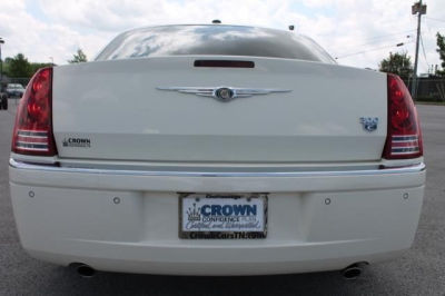 2010 Chrysler 300  Hemi