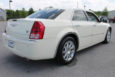 2010 Chrysler 300  Hemi