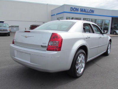 2010 Chrysler 300  Touring/Signature Series