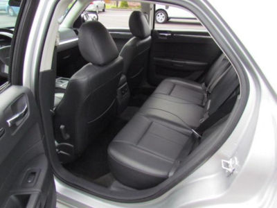 2010 Chrysler 300  Touring/Signature Series