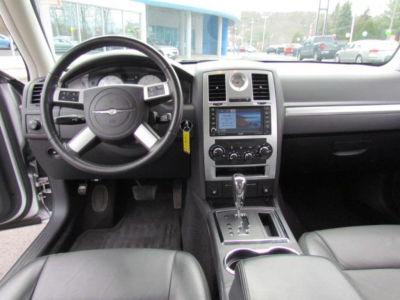 2010 Chrysler 300  Touring/Signature Series