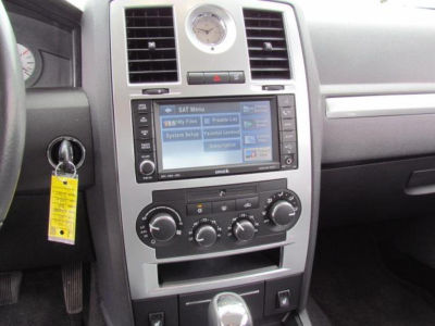 2010 Chrysler 300  Touring/Signature Series