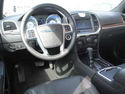 2011 Chrysler 300  Limited