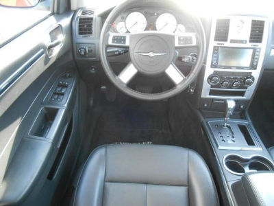 2010 Chrysler 300  Touring/Signature Series