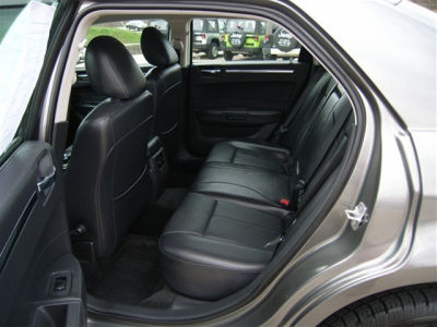 2010 Chrysler 300  Touring/Signature Series