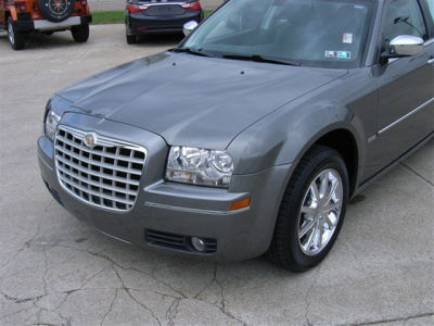 2010 Chrysler 300  Touring/Signature Series