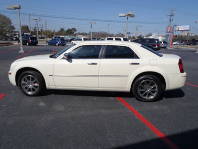 2010 Chrysler 300  Touring/Signature Series