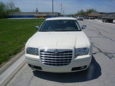 2010 Chrysler 300  Touring Signature