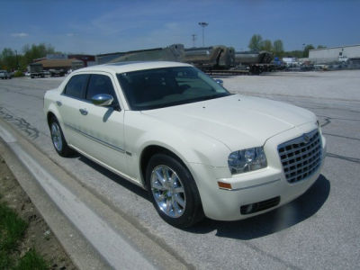 2010 Chrysler 300  Touring Signature