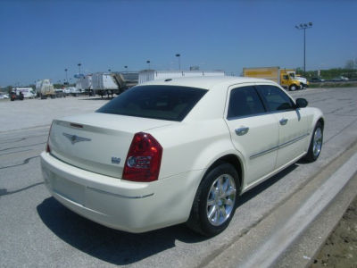 2010 Chrysler 300  Touring Signature