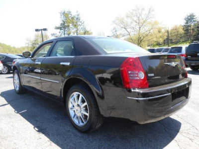 2010 Chrysler 300  Touring/Signature Series