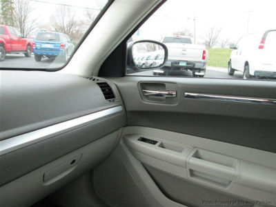 2010 Chrysler 300  Touring/Signature Series