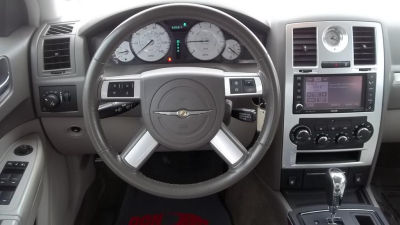 2010 Chrysler 300  Touring/Signature Series