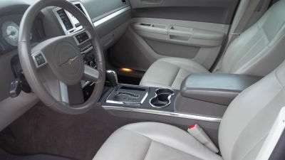 2010 Chrysler 300  Touring/Signature Series