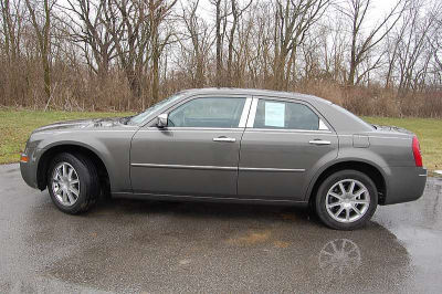 2010 Chrysler 300  Touring/Signature Series