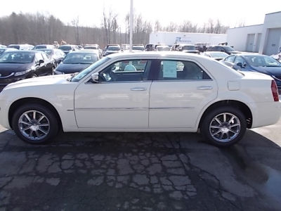 2010 Chrysler 300  Touring/Signature Series