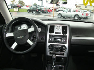 2010 Chrysler 300  Touring/Signature Series