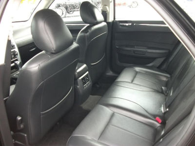 2010 Chrysler 300  Touring/Signature Series