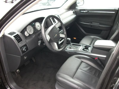 2010 Chrysler 300  Touring/Signature Series