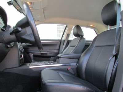 2010 Chrysler 300  Touring/Signature Series