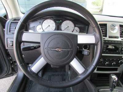 2010 Chrysler 300  Touring/Signature Series