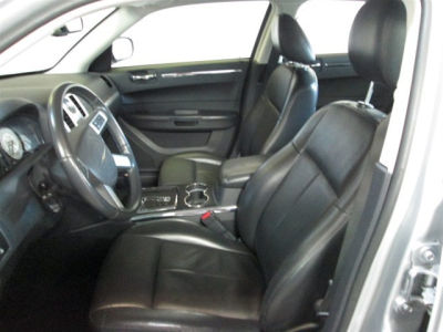2010 Chrysler 300  Touring/Signature Series