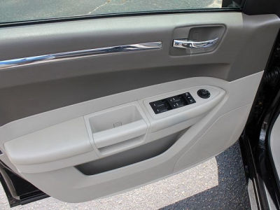 2010 Chrysler 300  Touring
