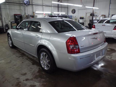 2009 Chrysler 300  Touring/Signature Series