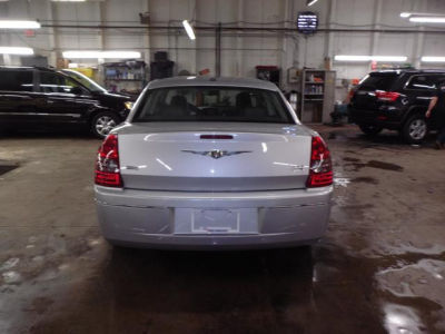 2009 Chrysler 300  Touring/Signature Series