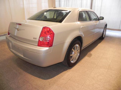 2009 Chrysler 300  Touring/Signature Series