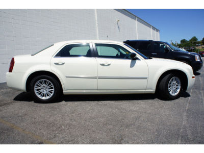 2009 Chrysler 300  LX