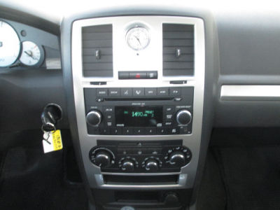 2009 Chrysler 300  Touring/Signature Series