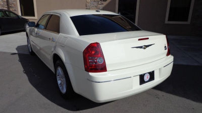 2010 Chrysler 300  Touring Signature