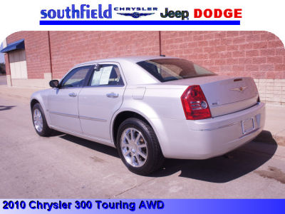 2010 Chrysler 300  Touring/Signature Series
