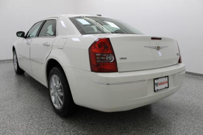 2010 Chrysler 300  Touring/Signature Series