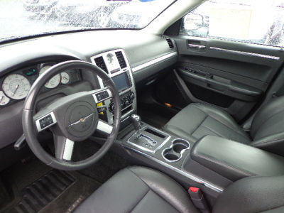2010 Chrysler 300  Touring/Signature Series