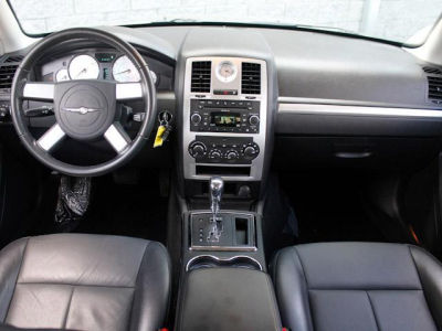 2010 Chrysler 300  Touring/Signature Series