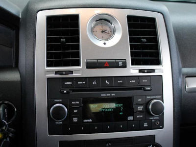 2010 Chrysler 300  Touring/Signature Series