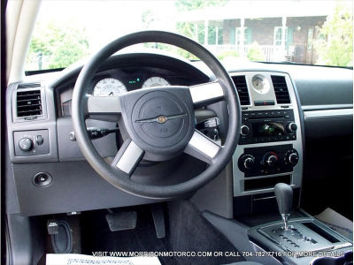 2010 Chrysler 300  Touring