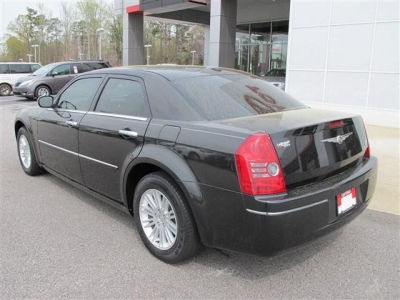 2010 Chrysler 300  Touring Signature