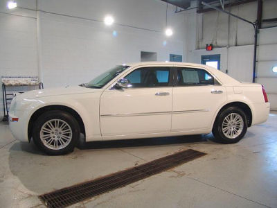 2010 Chrysler 300  Touring