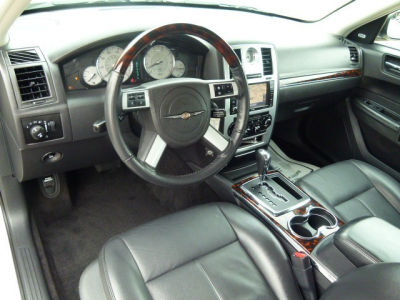 2010 Chrysler 300  Limited