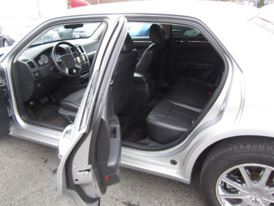 2010 Chrysler 300  Touring/Signature Series