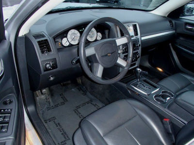 2010 Chrysler 300  Touring Signature