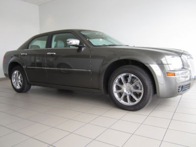 2010 Chrysler 300  Touring/Signature Series