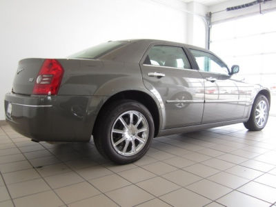 2010 Chrysler 300  Touring/Signature Series