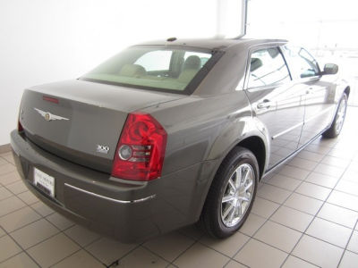 2010 Chrysler 300  Touring/Signature Series