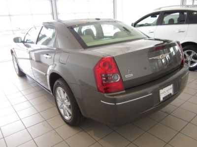 2010 Chrysler 300  Touring/Signature Series