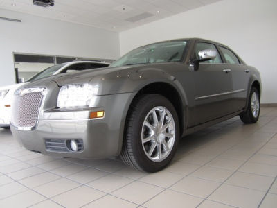 2010 Chrysler 300  Touring/Signature Series