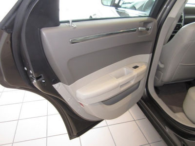 2010 Chrysler 300  Touring/Signature Series